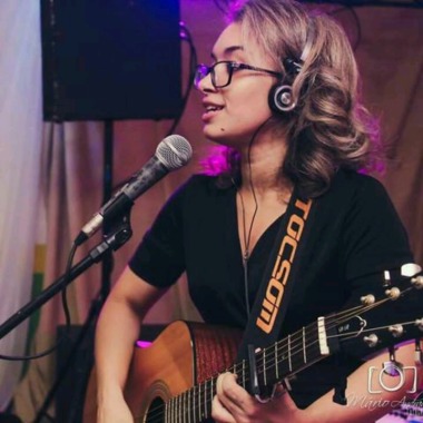 Dyone Dafne Voz & Violão 