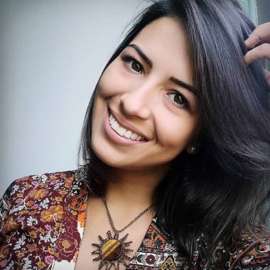 Algumas vezes me perguntam se eu não me envolvo com os sentimentos e sofrimentos dos meus pacientes. Minha resposta é não, pois consegui desenvolver empatia e compaixão por eles, mas sem tomar a dor deles para mim.  . E para ter esse limite é fundamental que o psicólogo também faça psicoterapia. Sim, resolver suas questões é de extrema importância para poder ajudar o outro em seu processo.. Minha sugestão é: invista em autoconhecimento, invista em você! O único arrependimento será de não ter começado antes!