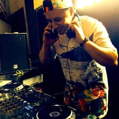 Dj Howsik