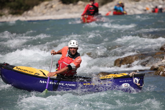 OC (open canadees) op wildwater tijdens
Stip-yaks wildwatercursus.