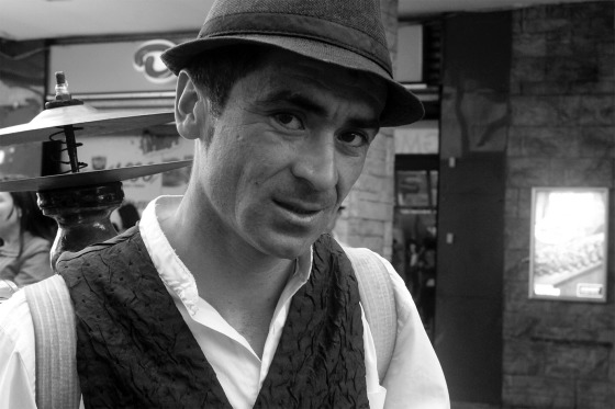 Retrato personaje típico chileno: Chinchinero.