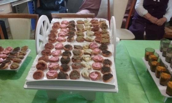 apéritif sur blinis revisité  présenté sur chariot