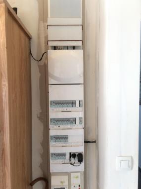 Installation tableau de distribution et communication + intégration de la Box Internet sur la Goulotte.