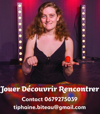 Flyer cours de théâtre enfants ou adultes.
Aide à l'expression vocale, physique.