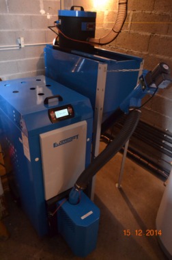 Chaudière à pellets automatique, avec dispositif de remplissage du réservoir automatique, régulation climatique.