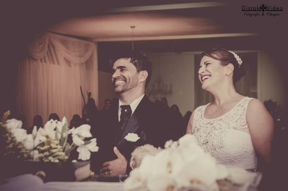 Através das imagens podemos ver o amor no sorriso desse lindo casal, um dia pra ficar guardado para sempre nos corações de seus familiares e amigos.