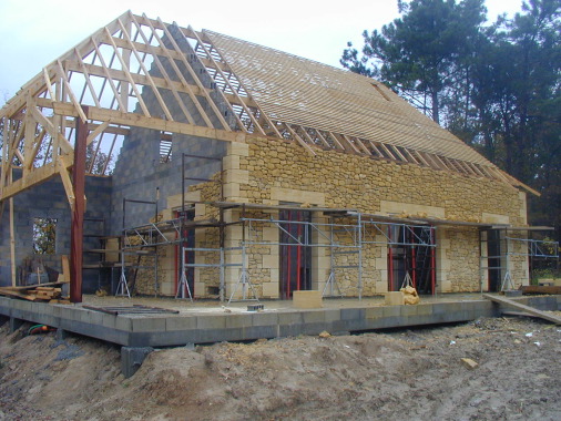 Maison avec façades en pierre