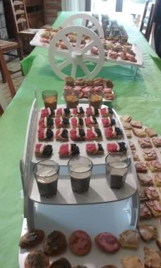 vue d'ensemble petit apéritif familial pour 18 personnes