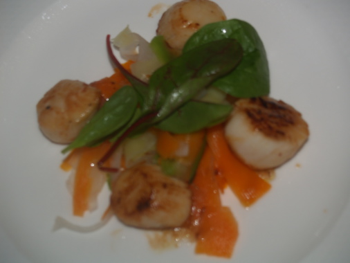 St jacques poêlé et ses tagliatelles de légumes de saisons.