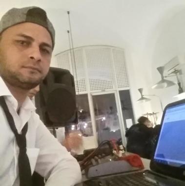 Dj 