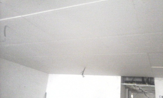 trabalhos no apartamento em Lisboa  no marques pombal . sala de estar com pladur metido no tecto