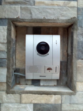 COLOCACION DE UN INTERFON EN UNA RESIDENCIA, TAMBIEN SUBO FOTO DE SU DIAGRAMA DE CONEXION.