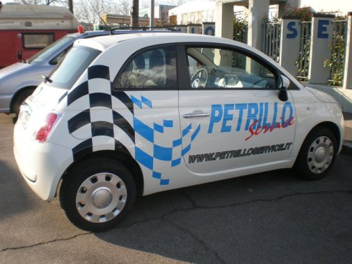 Decorazione completa in adesivo prespaziato di autovettura