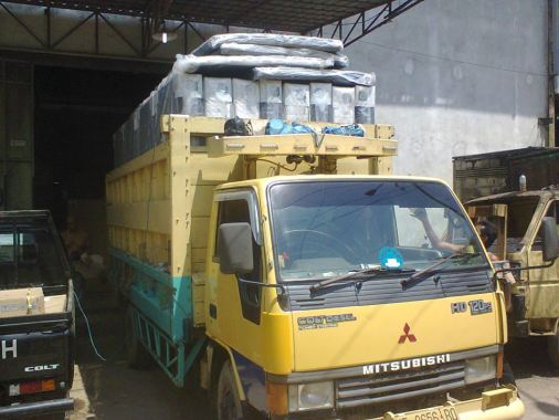 Borongan muatan kasur & Springbed PT. Primantara pergudangan Samarinda menuju PT. Badak NGL Bontang.
