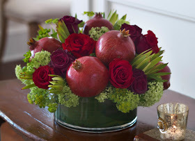 Arreglos de frutas y flores.