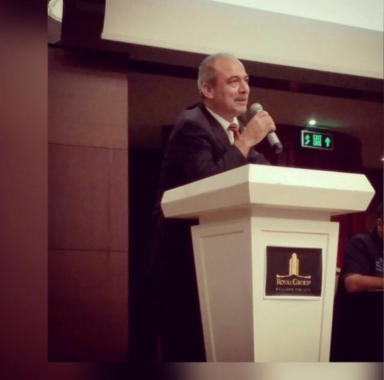 Tecrübe abidesi avukatımız bir konferansta konuşmasını yaparken.