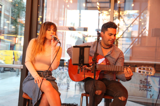 H&M Duo live