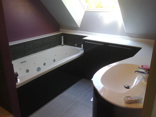 Une salle de bains de réaliser