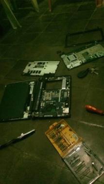 Memperbaiki laptop mati total/blank