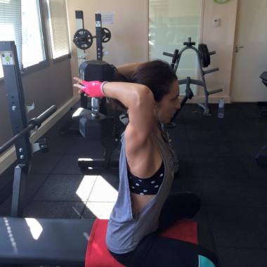 exemple d'un travaille pour triceps. 
Quelque soit votre objectif, la musculation est idéale pour progresser, hommes, femmes, il ne faut pas négliger le travail musculaire ! à la maison c'est bien, en salle c'est mieux car le travail est plus efficace avec une charge évolutive !
