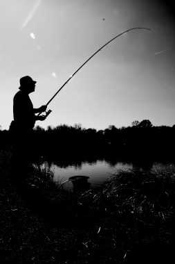 pêcheur en contre jour