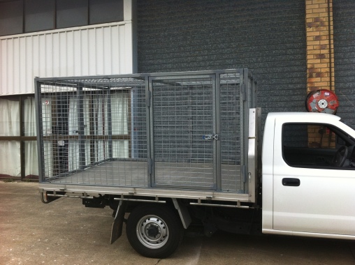 FULLY ENCLOSED UTE CAGES
