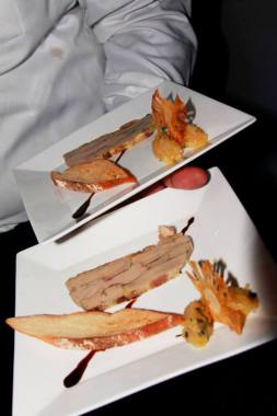 Presse de foie gras au pain d'epices, salsa et chips d'ananas  Victoria.