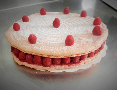 Grand macaron à la framboise
