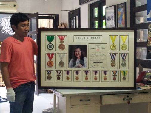 Medals, Photo and Diploma.