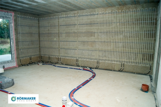 Wykonanie kompletnej instalacji wodnej oraz instalacji ogrzewania ściennego i w systemie Hep2O - Professional Push-fit Plumbing dla prywatnego inwestora w domu jednorodzinnym w Częstochowie.