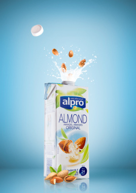 Photographie et mise en scène d'une boisson aux amandes.