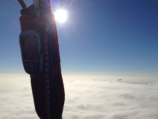 Vol d'altitude au dessus d'une mer de nuages