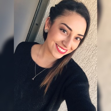 Carla Cariz; Makeup Artist 