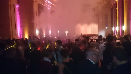 Party privé, 300 personnes preésentes