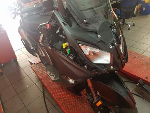 Sostituzione batteria BMW 650 sport | Officina Moto Genova World Bike