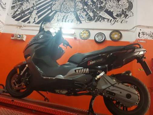 Sostituzione batteria BMW 650 sport | Officina Moto Genova World Bike