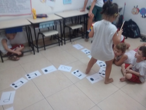 Na educação Infantil, realiza trabalhos de iniciação a leitura musical a partir dos 3 anos de idade!