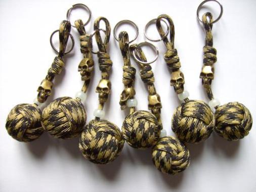Porte-clés pomme de touline en paracord pour Spécial "Crânes"