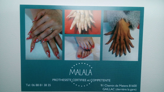 Coiffeuse, Prothésiste Angulaire Et Masseuse 