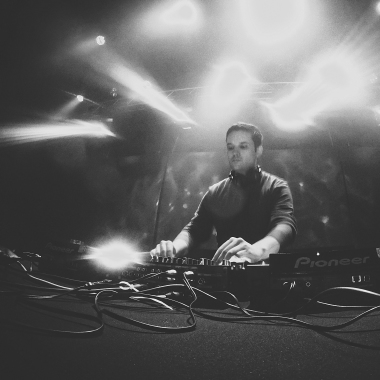 Dj4U