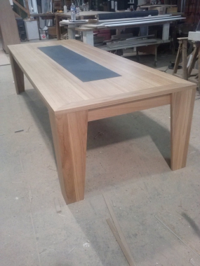 Table en chêne avec ardoise