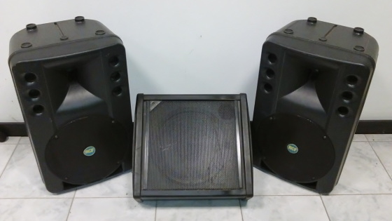 Impianto audio RCF e monitor.
