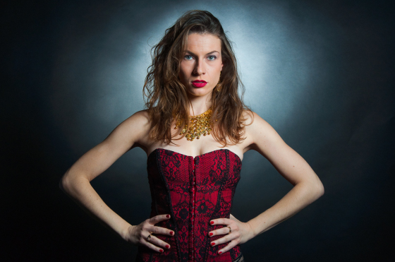 Clara en studio sur Paris
