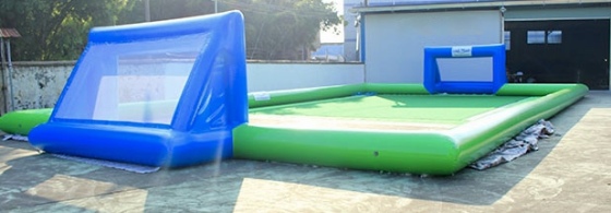 terrain de foot gonflable