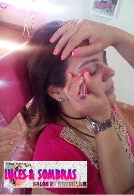 Diseño de cejas. Cuidamos tu rostro. Las cejas visten nuestro rostro, se debe tener cuidado a la hora de depilarlas.  
