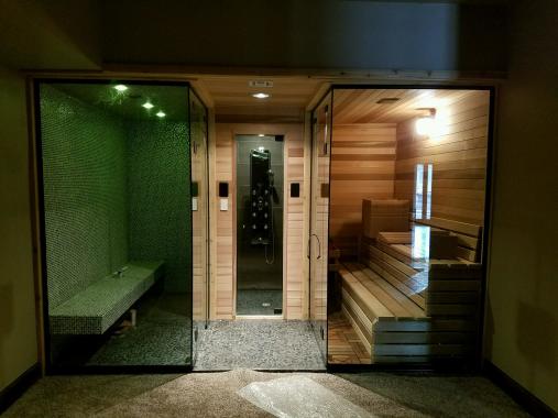 Territories home - wet and dry sauna with shower inbetween