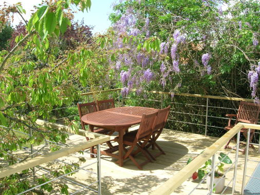 terrasse dans les arbres.JPG
