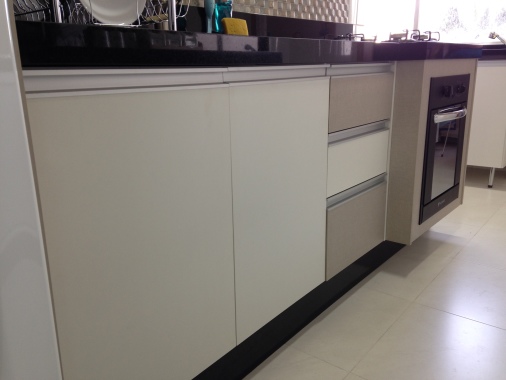cozinha em mdf branco com canovas