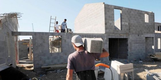 ELEVATION  D'AGGLOS D'UNE MAISON A ETAGE