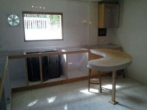 Instalación de muebles en la obra